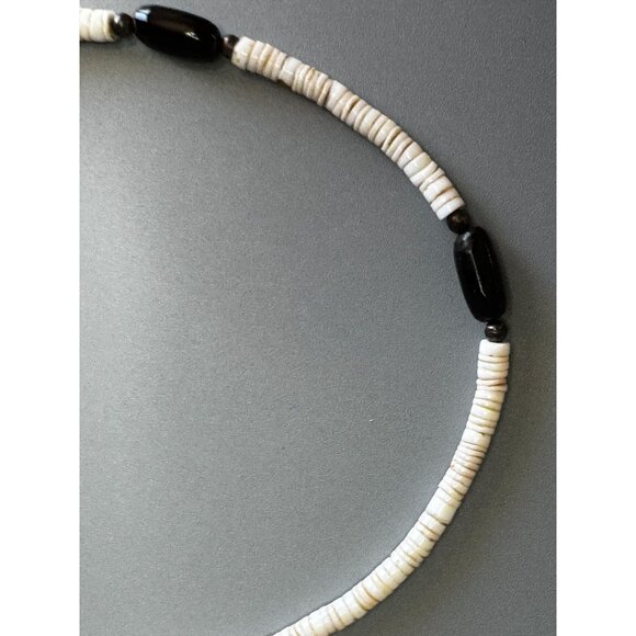 Vintage Spiny Oyster Shell Heishi Necklace w/ Black Dyed Shell Beads 17" - Picture 3 of 8
